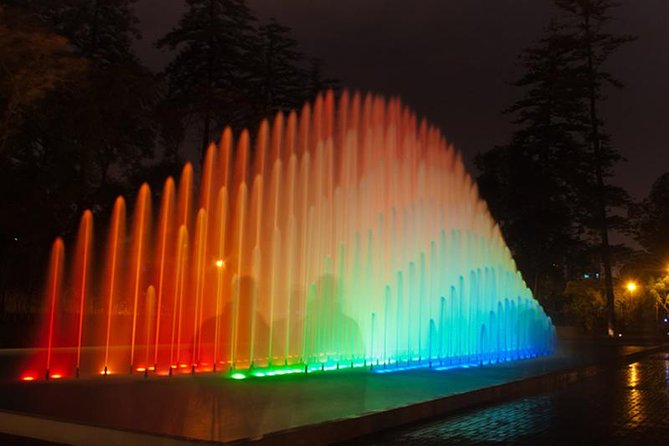 Magical Fountains of Lima Tour - Food, bathrooms, and practical details inside the park