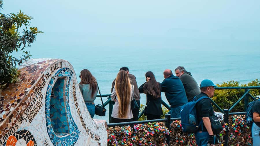 Miraflores & Barranco: Lima’s Modern and Bohemian Tour - Kennedy Park: Starting With the Heartbeat of Miraflores