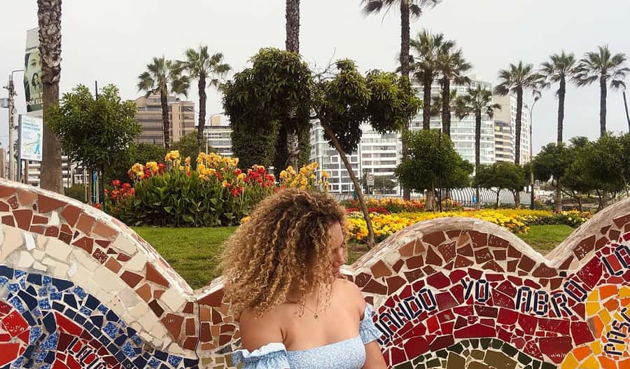 Miraflores & Barranco: Lima’s Modern and Bohemian Tour - Larcomar: Where Ocean Views and Casual Stops Blend Together
