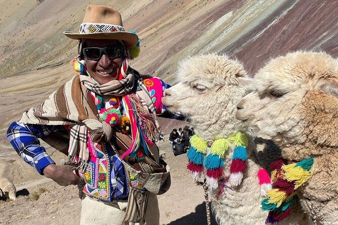 Montaña de 7 Colores Vinicunca full day - Transportation and guide care: what the small group feeling means