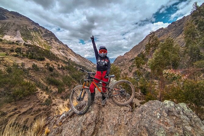 Mountain Biking Enduro - MTB Sacred Valley Lares - Stage Two at Ankasmarka: 5 km around Incan reservoirs, then back down
