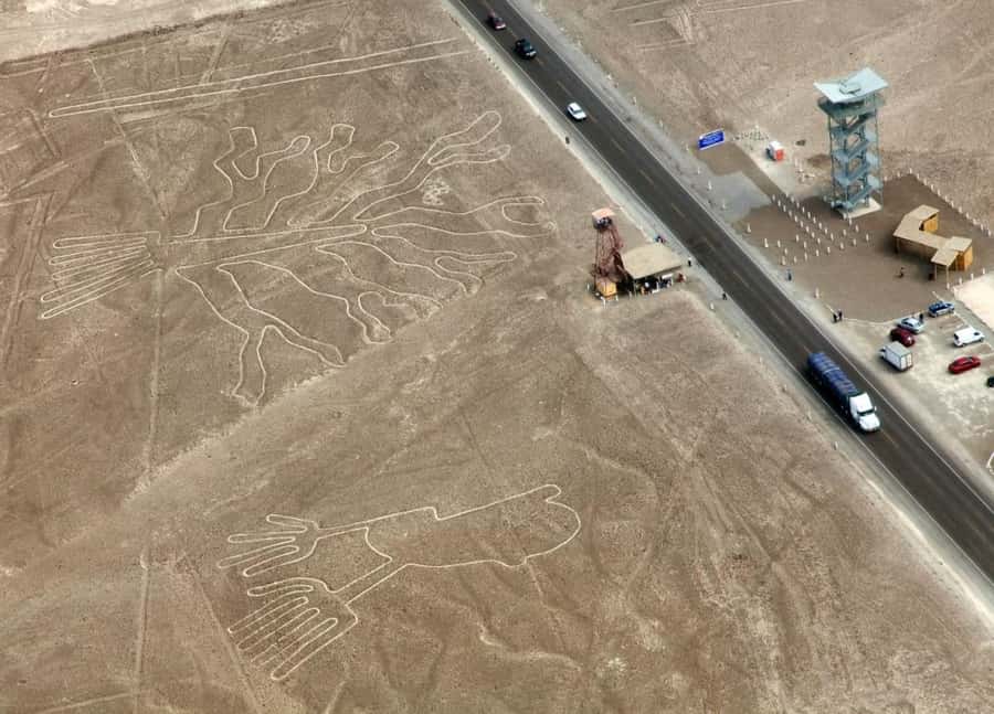 Nazca : Mirador of Nazca Lines - The Hill viewpoint where straight lines converge