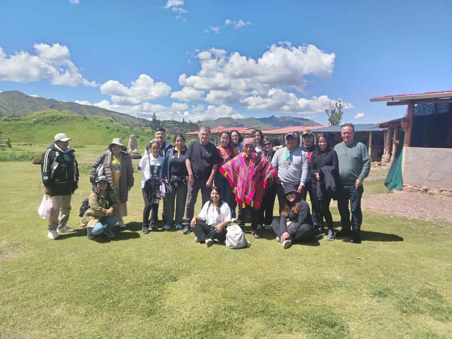 Open-top bus in the city of Cusco, 3-hour tour with panoramic views - Guide quality and atmosphere: what to expect from the human side