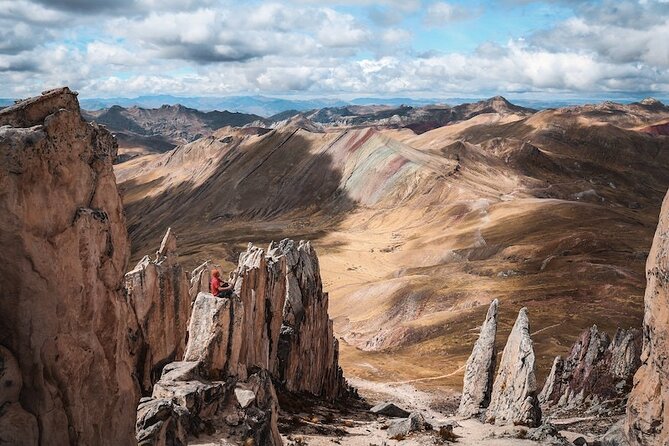 Palccoyo Rainbow Mountain from Cusco with transfers and lunch - Checacupe break: restrooms, stretching, and a breather before Palccoyo