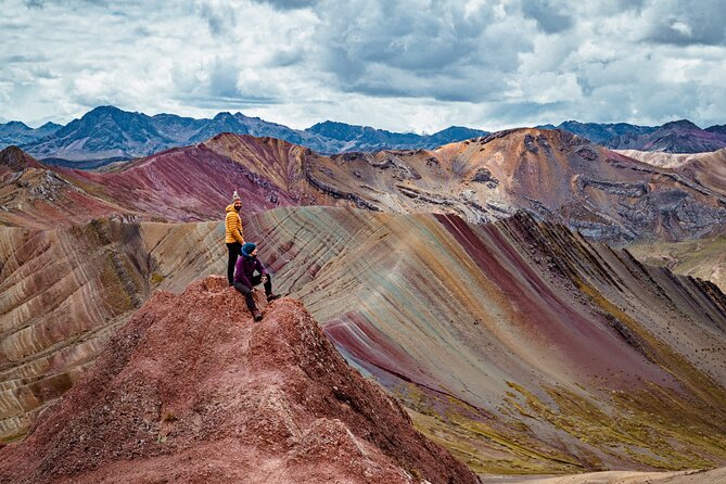 Palccoyo Rainbow Mountain Tour - Scenic Hike & Andean Lunch - Guide energy and safety gear: why the small group size matters