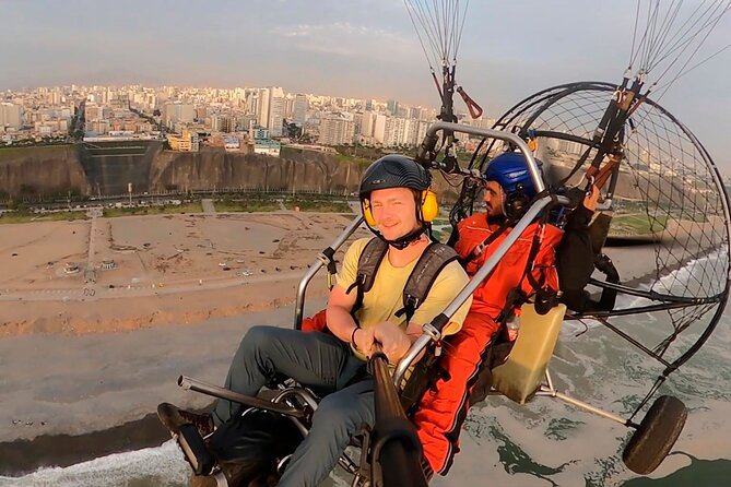 Paragliding flights in Costa Verde, Lima - Pilots, Safety, and Why Experience Shows