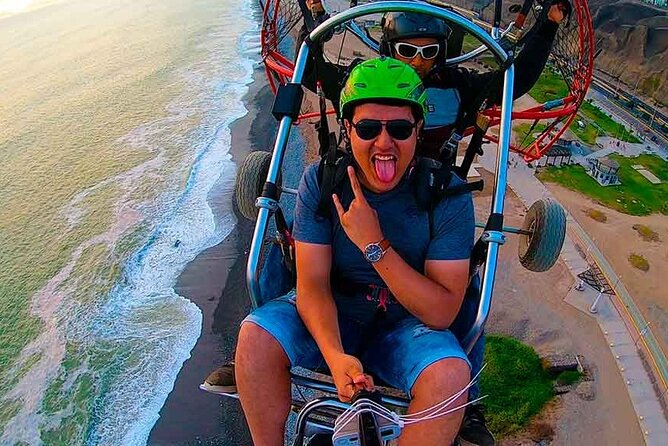 Paragliding in Lima - Costa Verde - What the Air Feels Like, Even If the Weather Is Moody