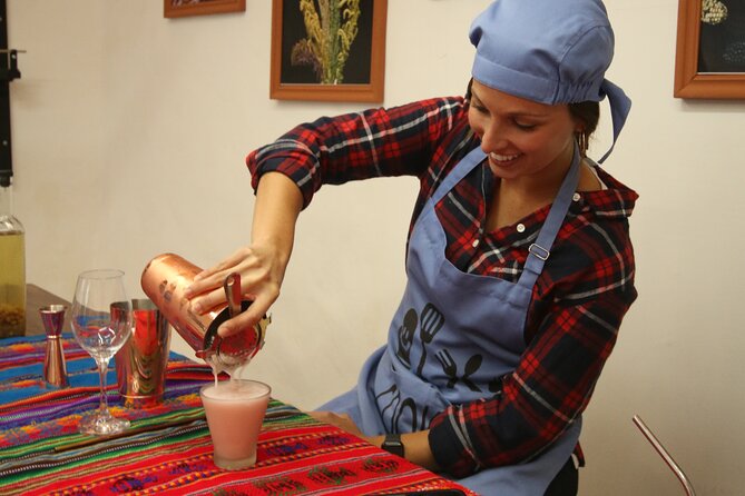 Pisco Bilingual Cocktail Class at Night - A Short, Social Way to Learn Pisco in Cusco