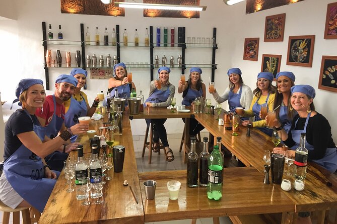 Pisco Bilingual Cocktail Class at Night - Step Two, Pisco History and Concepts While You Sip (About 15 Minutes)