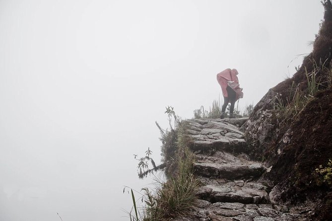 Private 2 Days Inka Trail to Machu Picchu - Overnight in Aguas Calientes: Why a night here makes day two easier
