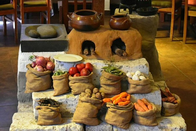 Private Arequipa Countryside Tour, - A 5-hour private Arequipa circuit that mixes food, stone, and viewpoints