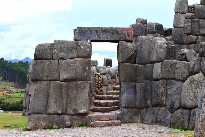 Private Half-Day Cusco City Tour - Puka Pukara and Tambomachay: finishing with Inca ritual settings