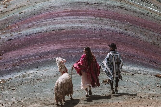Private Palccoyo Rainbow Hike Without the Crowds - Arriving at Palccoyo: 7:30am Briefing and the Alpaca Walk