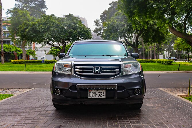 Private Transfers from/to Lima Airport (Price per Vehicle) - The pickup flow: sign, waiting, and handling flight changes
