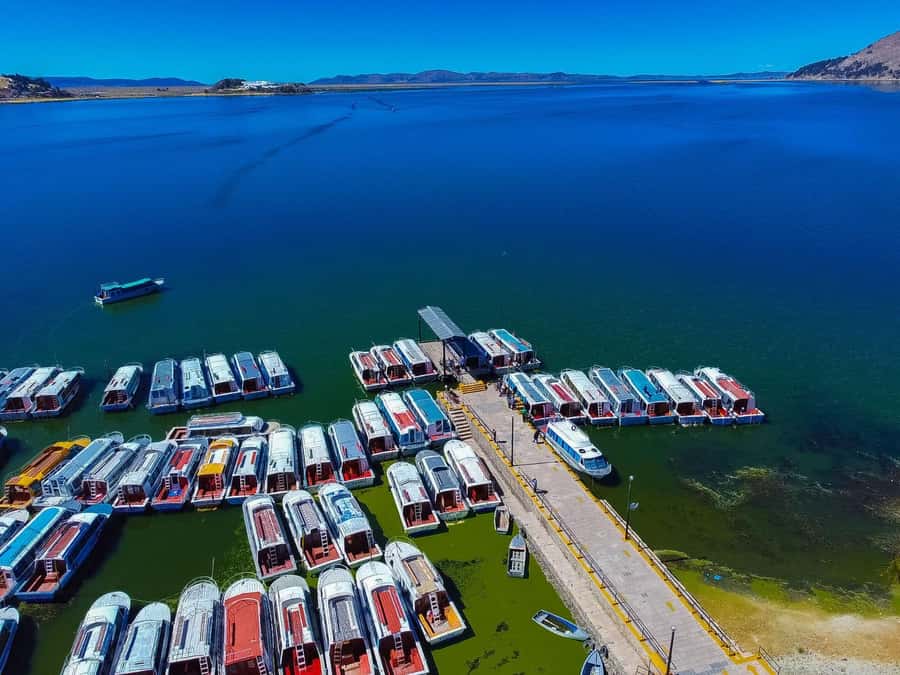 Puno: 3-hour trip to the floating Uros Islands - Totora building and textile traditions: the two things you should pay attention to