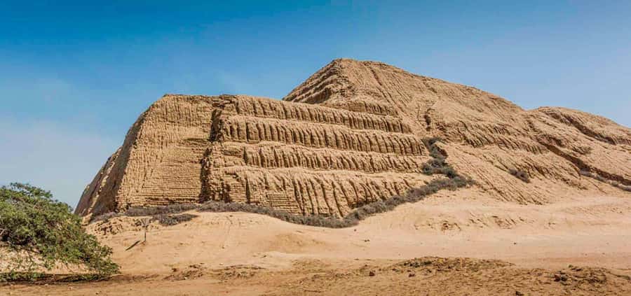 Pyramids of the Sun and the Moon, Huanchaco and Chan Chan - Pyramids of the Sun and the Moon, plus a Moche window into Trujillo Valley