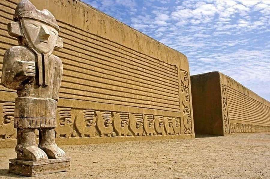 Pyramids of the Sun and the Moon, Huanchaco and Chan Chan - Meeting in Trujillo and how the timing usually feels
