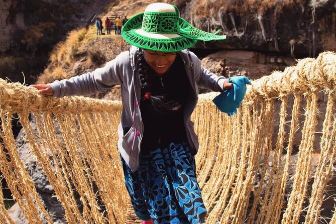 Qeswachaka Inca Bridge Full Day Tour - Stop 3: Grutas de Qarañahui cave visit and what to expect