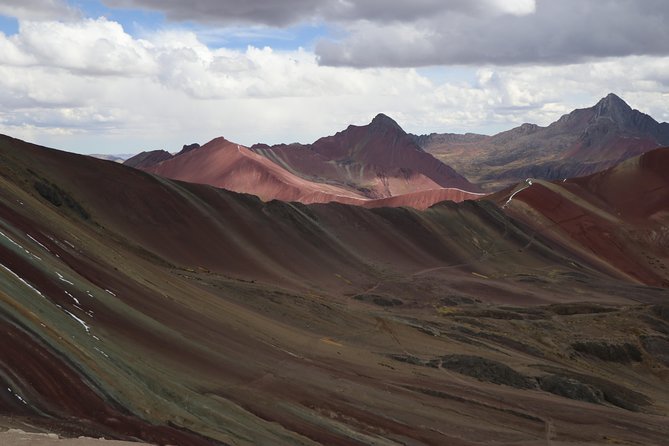 Rainbow Mountain Beat-the-Crowd: Exclusive 8 AM Departure - Beating the early crowds at Vinicunca Rainbow Mountain