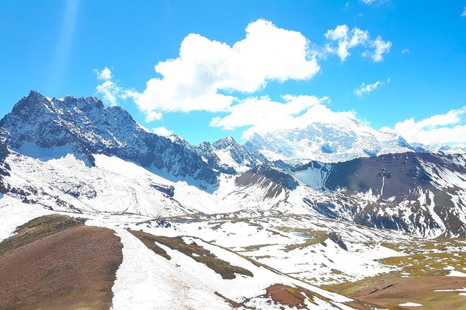 Rainbow Mountain Cusco Tour - Full Day - At the top: big views plus your guide’s local context