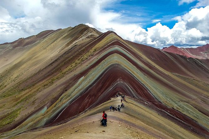 Rainbow Mountain Day Trip from Cusco - Why Mt. Vinicunca looks like geologic art