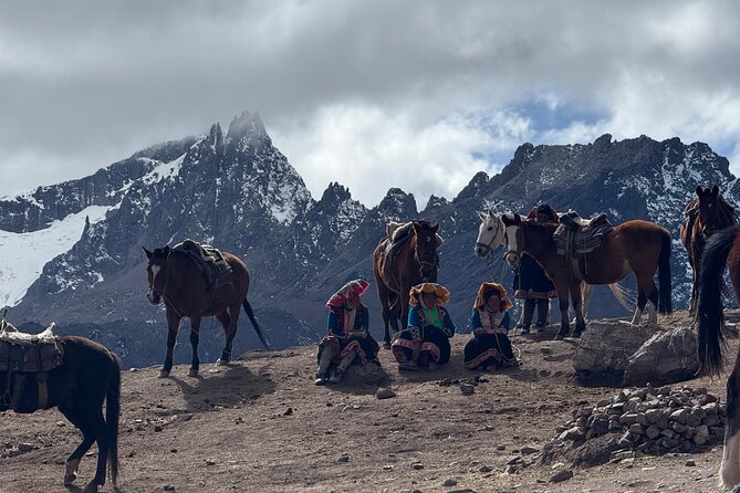 Rainbow Mountain on Horseback 1-Day Tour - After the Summit: The Descent and Lunch You Don’t Have to Hunt
