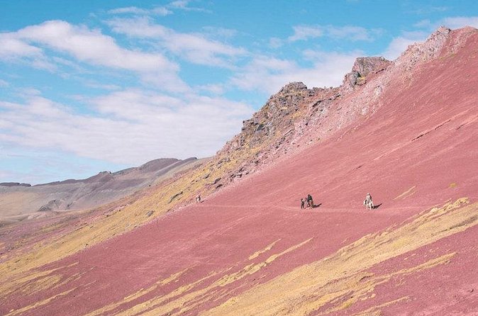 Rainbow Mountain & Red Valley (first ones to arrive)6 Small Group - Red Valley stop: 45 minutes of extra color after Vinicunca