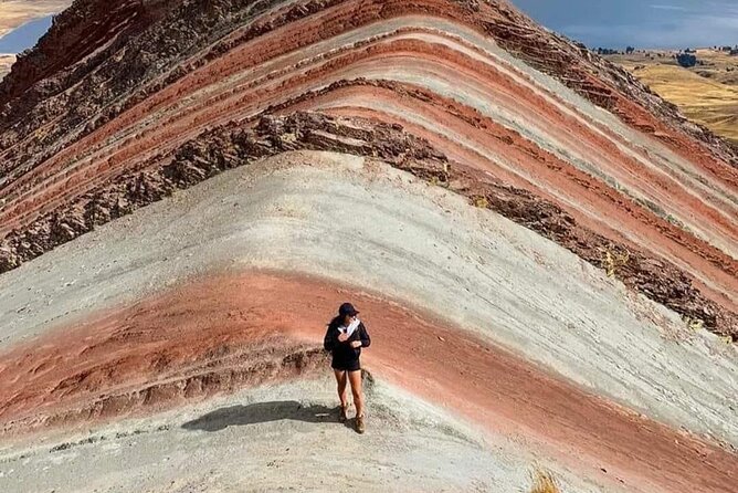 Rainbow Mountain Tour - Reaching the summit: taking photos, plus Ausangate and snow peak views