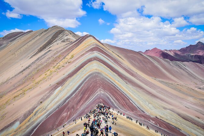 Rainbow Mountain Tour From Cusco - Group Tour - The 4:00 am start: pickup, bus ride, and Cusipata breakfast
