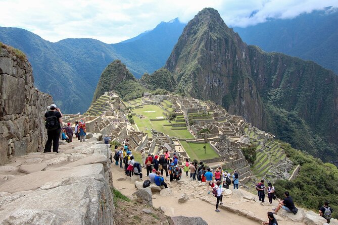 Sacred Valley and Machu Picchu 2 Day Tour with Accommodation - Free time back in Aguas Calientes: lunch and shopping buffer