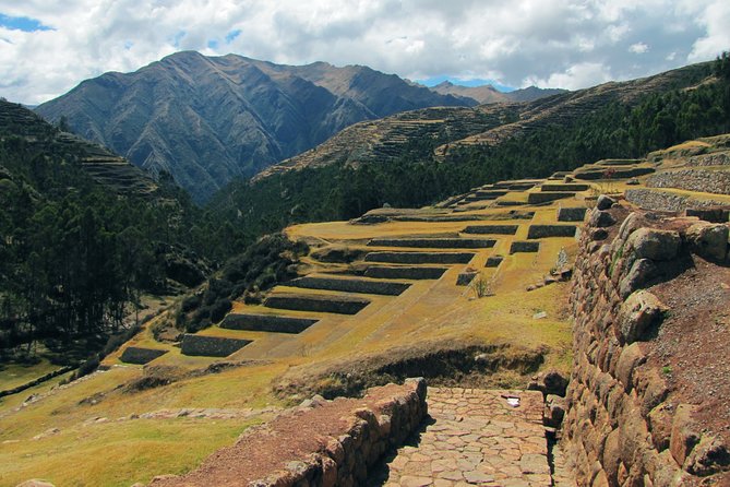 Sacred Valley full Day Tour - all inclusive - Guide and group size: the difference between a checklist and a day