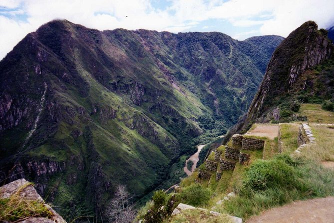 Sacred Valley, Machu Picchu 2-Day Tour with Hotel from Cusco - Timing risks: when waiting at Ollantaytambo can compress your Machu time