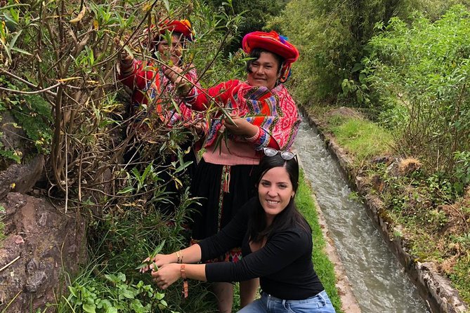Sacred Valley Textile Workshop - Dyeing & Weaving in Cusco - Picking Botanicals and Making Natural Dyes: The Part Most People Remember