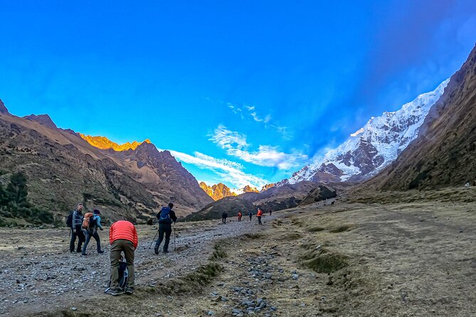Salkantay Trek 5D/4N with Glass Cabins, Domes and Hobbit House - Day 3: Downhill into the High Jungle, Colpapampa Lunch, and the Hobbit House