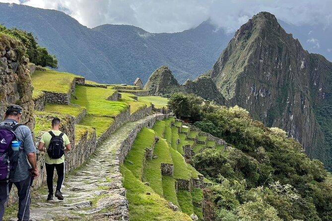 Short Inca Trail to Machu Picchu 2 Days and 1 Night - Day 2 details: early bus, guided Machu Picchu, and optional Huayna Picchu