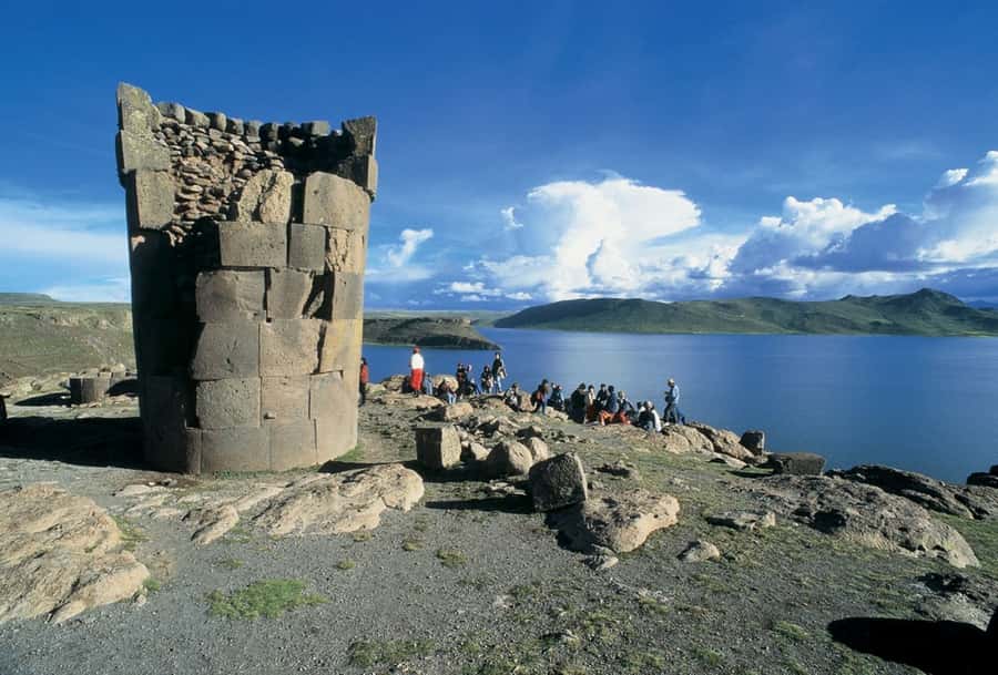 Sillustani: Chullpas de Sillustani Afternoon Half-Day Tour - Why Sillustani’s chullpas feel different from a typical ruin visit