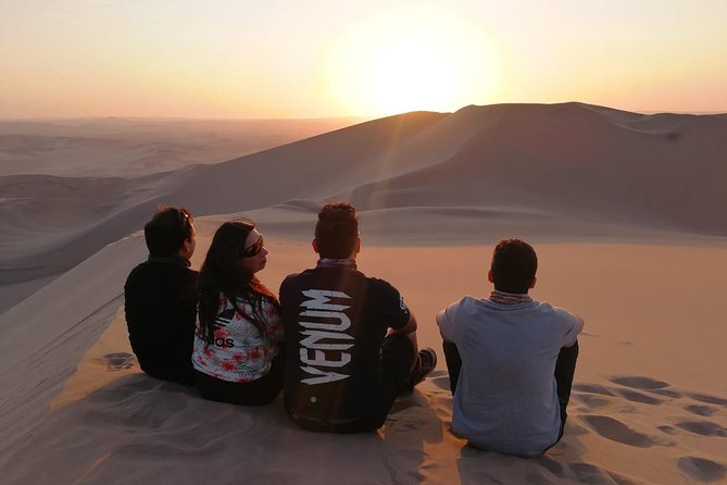 Sunset at the Oasis of Huacachina - Sunset viewing: why you wait, and what to expect during the golden hour