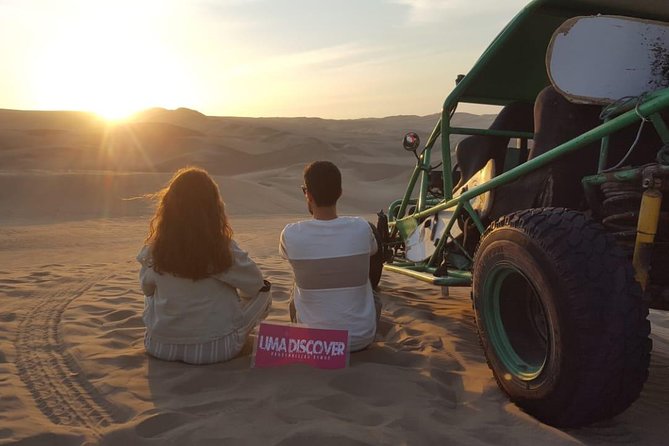 Sunset at the Oasis of Huacachina - Guides, group setup, and why the right tone matters on sand