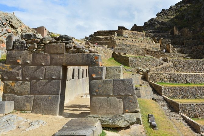 Super Sacred Valley in group - Full day - Maras Salt Mines: the stepped pans harvested by hand