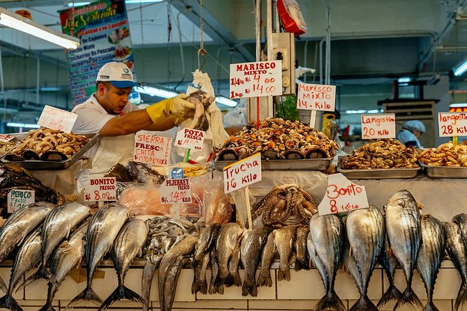 The 10 Tastings of Lima With Locals: Private Street Food Tour - Stop 5, Centro Histórico de Lima: oldest bar still open plus a lemon-onion-chili seafood bowl