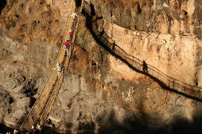 The last inka bridge "Q´eswachaka" service in private - Meals, comfort, and safety support you will feel grateful for