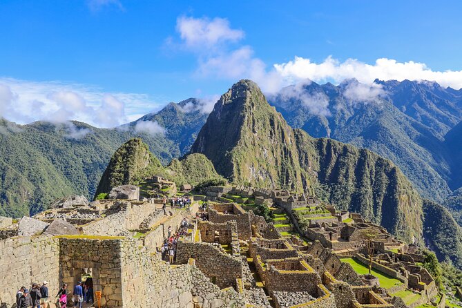Ticket to Machu Picchu Round Trip Bus with Tourist Guide - Bilingual guides who keep the day human