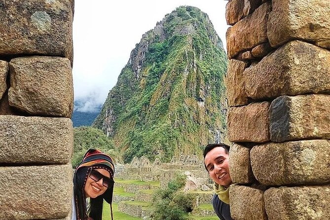 Tour de Día Completo a Machu Picchu - Entering Machu Picchu: a guided circuit with a strict time cap