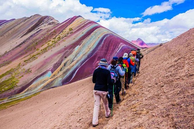 Vinicunca 7-Color Mountain Tour - Andean Adventure - Taking photos at the top without losing the moment
