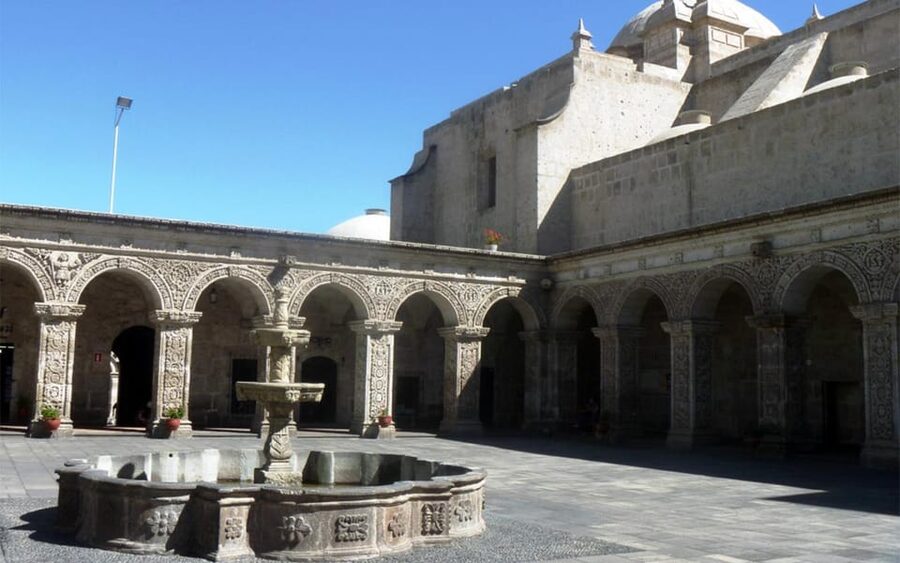 Walking tour in the Historic Center of Arequipa - Old Mansions and City-Garden Stops Near the Center