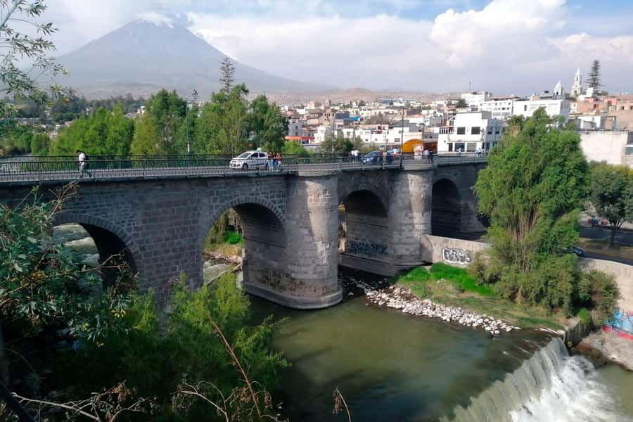 Walking tour in the Historic Center of Arequipa - Mundo Alpaca and the Old Camelid Breeding Farm Experience
