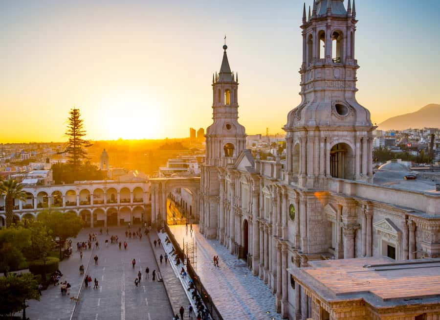 Walking tour in the Historic Center of Arequipa - Finding the Meeting Point on Santa Catalina Street (Umbrella Trick Included)